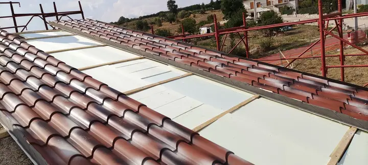 Agosto 2021 - Nuova copertura isolata con tegole