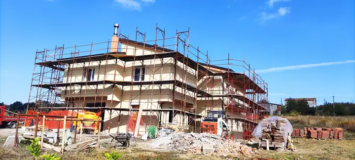 Ottobre 2021 - Facciata in fase di rasatura