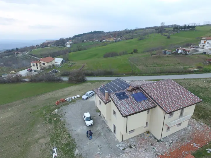 Marzo 2022 - Veduta dall'alto con impianto fotovoltaico