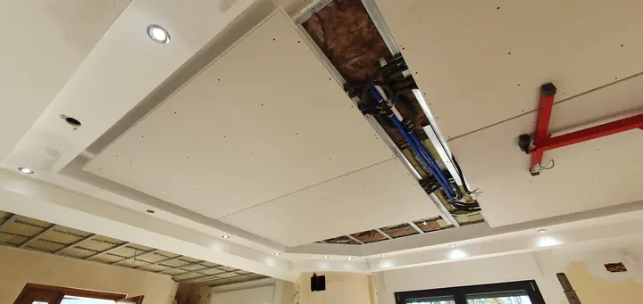 Soffitto radiante con controsoffitto in cartongesso