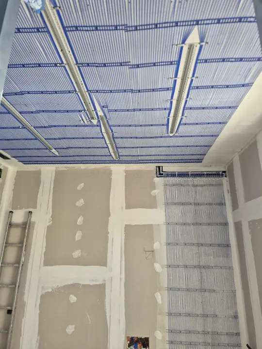Pannelli radianti a parete e soffitto
