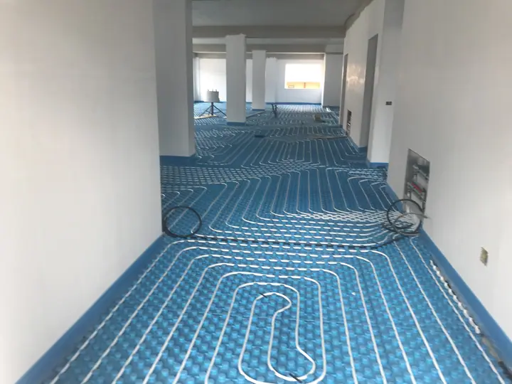 Serpentine radianti a pavimento
